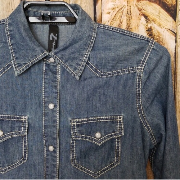Denim Chambray Snap Front Top - Picture 3 of 4